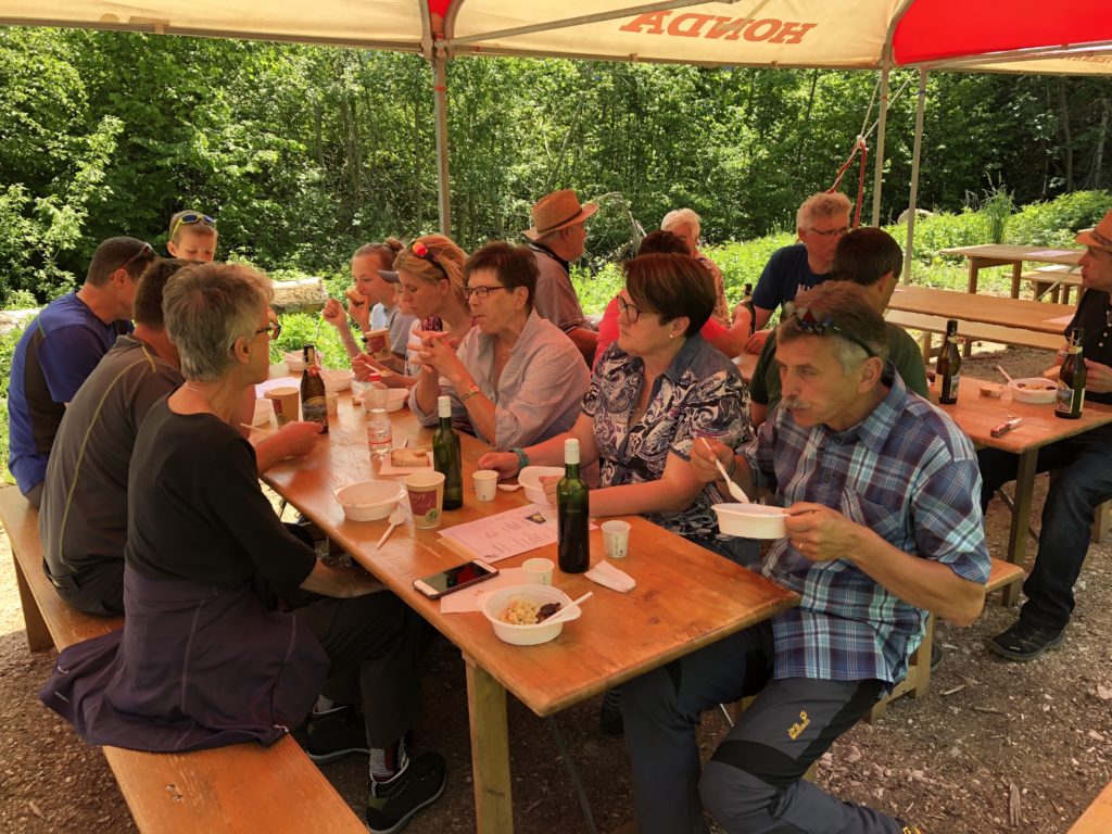 Vor dem grossen Andrang: Helferverpflegung