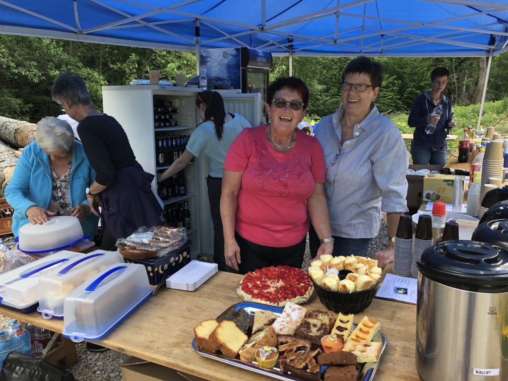 Herrliches Kuchenbuffet vom Natur- und Vogelschutzverein